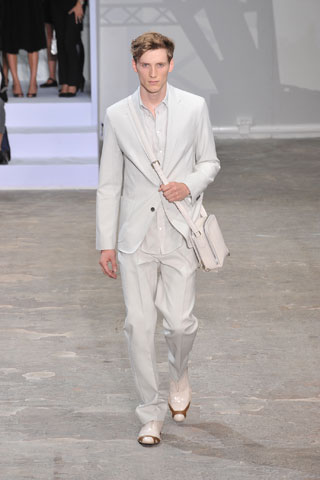 Louis Vuitton / - 2009